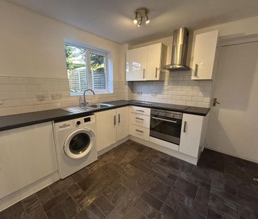 2 bedroom semi-detached house to rent - Photo 6