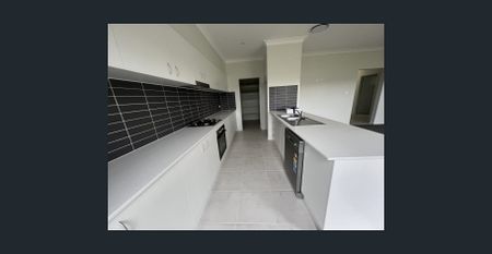 FOUR BEDROOM FAMILY HOME - GREAT LOCATION - Photo 3