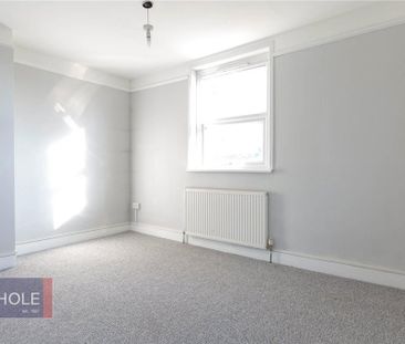 4 bedroom semi-detached house to rent - Photo 4