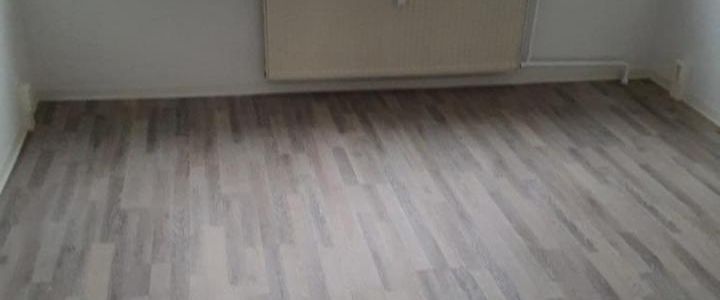 Sehr Zentral! Günstige sanierte 4-Zimmer-Wohnung mit Balkon! - Photo 1