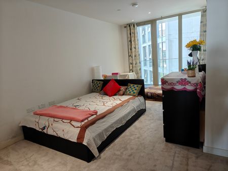 2 Bed Flat, Liner House, E16 - Photo 2