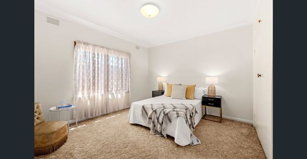 CLASSIC RETRO CLINKER CHARM IN OUTSTANDING LOCATION - CLOSE TO EVERYTHING - Photo 1