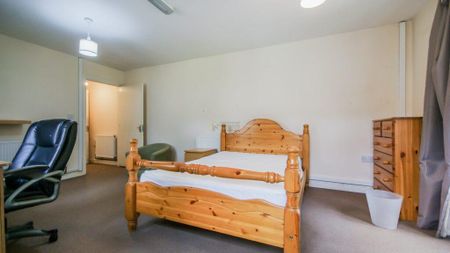 5 bedroom terraced house to rent - Photo 3