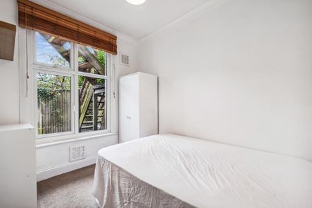 3 bedroom flat to rent - Photo 5