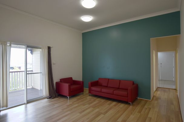 CHARMING GLADSTONE CENTRAL GEM! - Photo 1