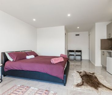 Modern four bedroom townhouse in sought after Corlette - Photo 6