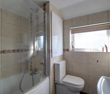 3 bedroom semi-detached house to rent - Photo 4