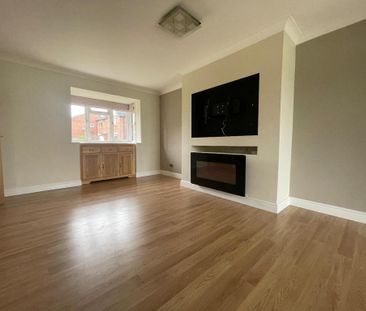 4 bedroom detached house to rent - Photo 2