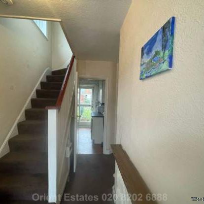 3 bedroom property to rent in London - Photo 1