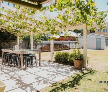 Three Bedroom Home in prime location - Can be offered UNFURNISHED! - Photo 6