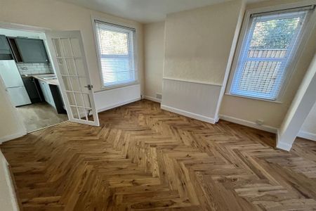 2 bedroom end of terrace house to rent - Photo 3