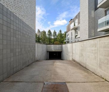 KNAP APPARTEMENT MET 1 SLAAPKAMER EN STAANPLAATS IN SINT-TRUIDEN - Photo 3