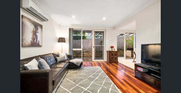 Spacious Townhouse in a Prime location! - Photo 1