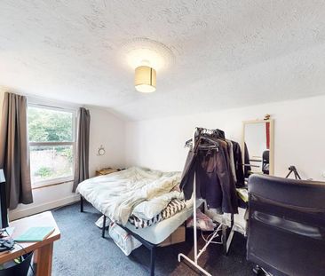 4 bedroom terraced house to rent - Photo 6