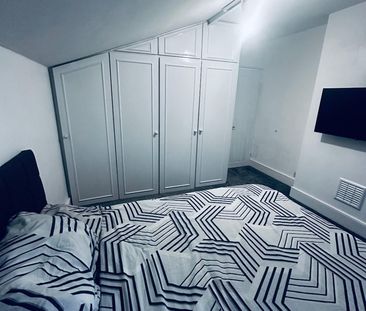 Room in a Shared Flat, Waddon Road, CR0 - Photo 2