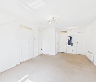 1 bedroom Flat in Queen Victoria House, Wokingham - Photo 3