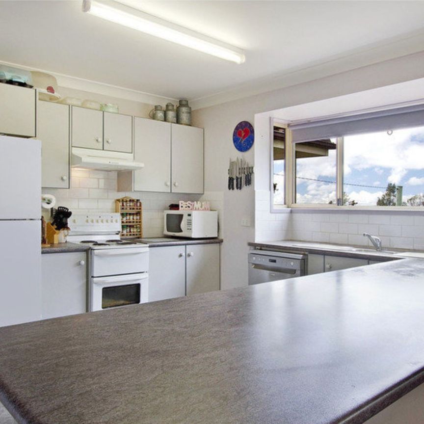 1281 Bells Line Of Road, Kurrajong Heights NSW 2758 - House For Rent | Domain - Photo 1