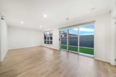 Stylish and Spacious Dream Home - Photo 4