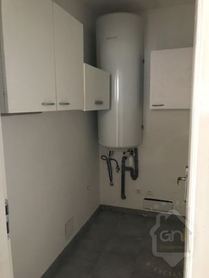 APPARTEMENT T3 au 1er étage À SEILLONS, - Photo 1