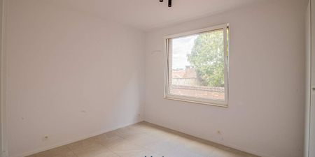Appartement te huur in Kortrijk voor € 860 met 1 slaapkamer - Photo 2