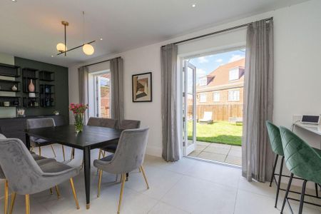 5 bedroom detached house to rent - Photo 4