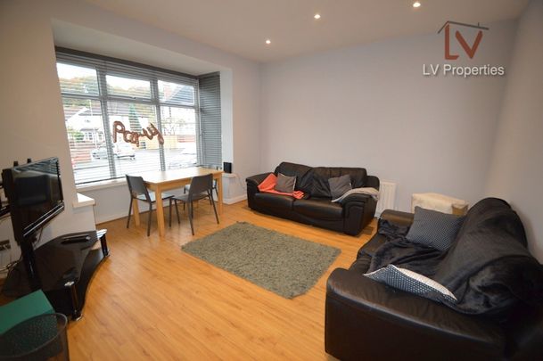 Estcourt Avenue - Photo 1