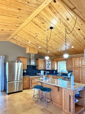 For Lease - 76 Long Lake Estates Road, McDougall, Ontario - Photo 2