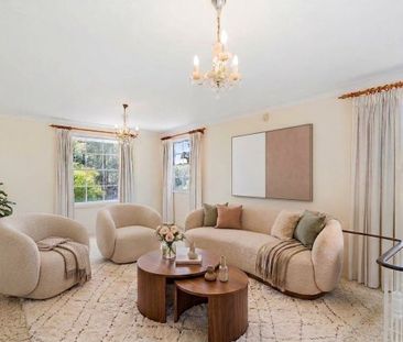 Parkside Elegance Meets Modern Family Luxury - Photo 4