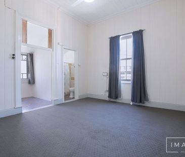Quality Living, Superb Location - Photo 5