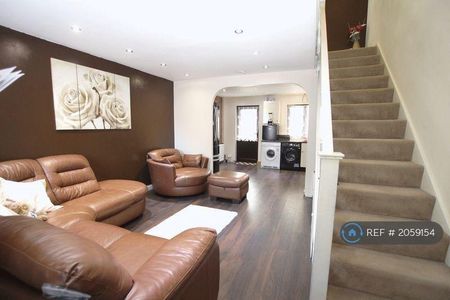 2 bedroom end of terrace house to rent - Photo 5