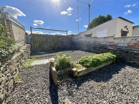 3 bedroom terraced house to rent - Photo 2