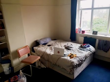 5 Bed 1 Bath - Photo 4