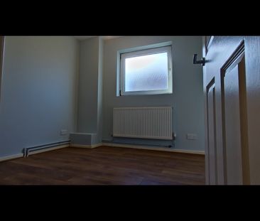 2 Bed Flat, Barking, IG11 - Photo 2