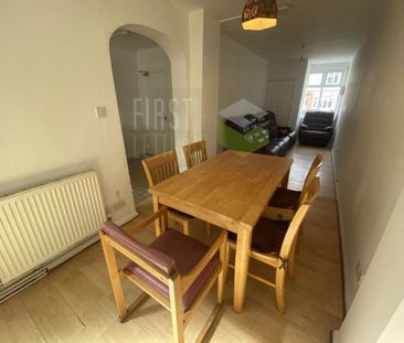 5 bedroom semi-detached house to rent - Photo 4