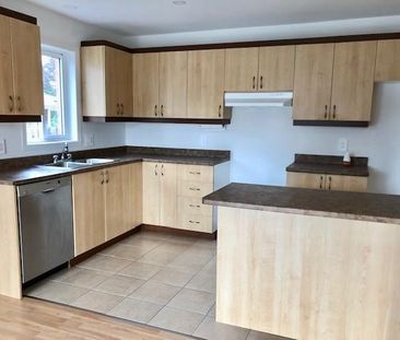 Beau et grand 4.5 de 1 200 p.c. pour 55 ans et plus - Photo 3