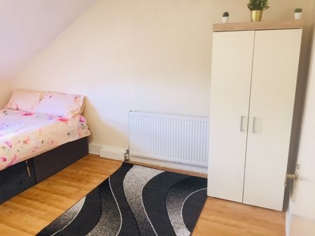 1 Bed Flat, Philip Lane, N15 - Photo 4