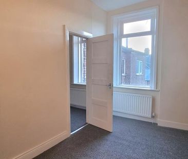 3 bedroom flat to rent - Photo 3