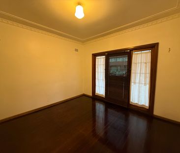 13 John St, Tempe NSW 2044 - House For Rent | Domain - Photo 2