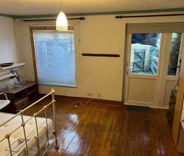 Room in a Shared House, Petergate, SW11 - Photo 5