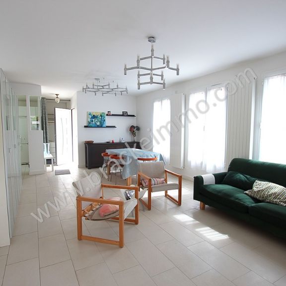 Location Maison 7 pièces 158m² - Photo 1