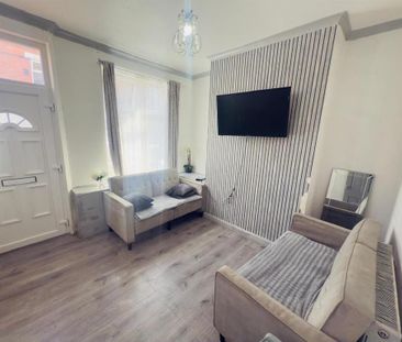 2 bedroom end of terrace house to rent - Photo 3