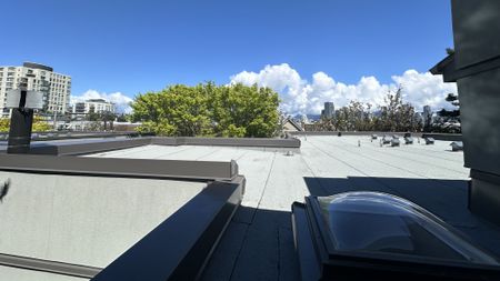 Fairview Gem: Stylish Townhouse Living At Its Finest. - Photo 3