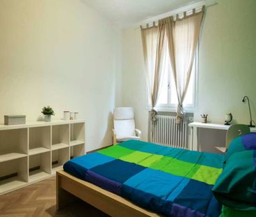 Vicolo Paglia Corta, Bologna, Emilia-Romagna 40121 - Photo 4