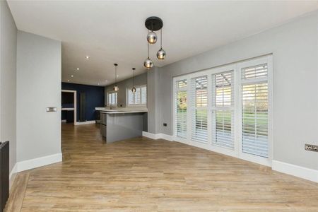 5 bedroom detached house to rent - Photo 2