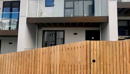 Superior 3-Bedroom Townhouse in the Heart of O... - Photo 5