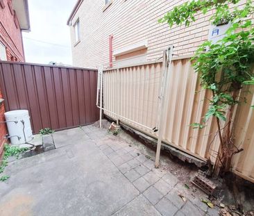 Handy Location! - Photo 2