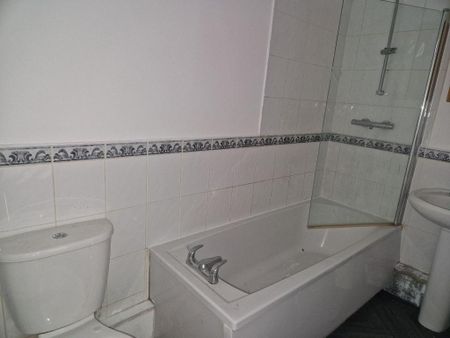 2 bedroom flat to rent - Photo 3