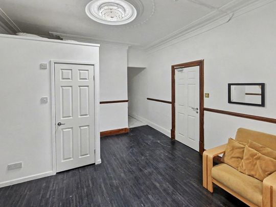 6 bedroom property to rent - Photo 1