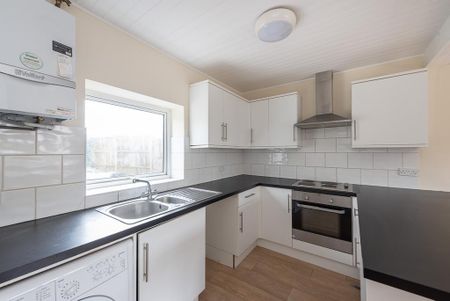 3 bedroom terraced house to rent - Photo 4