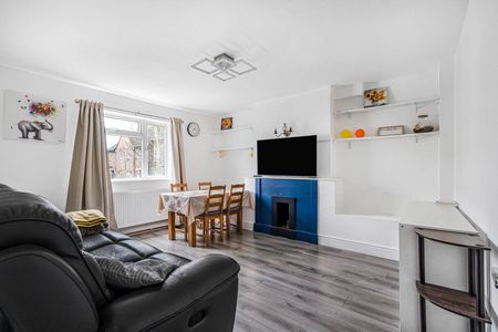 Cherry Crescent, Brentford, TW8 8NN - Photo 2
